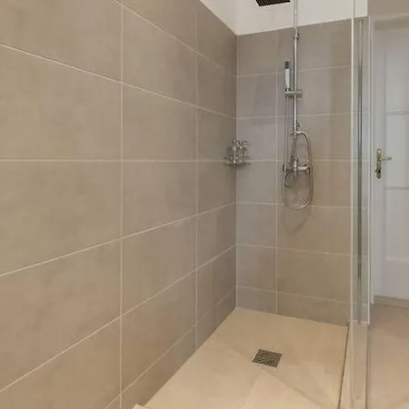 Grand Luxury On The Broadway W Jacuzzi Appartement Boedapest