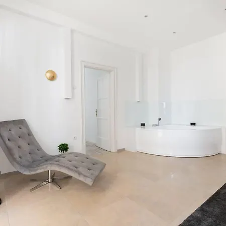 Lägenhet Grand Luxury On The Broadway W Jacuzzi