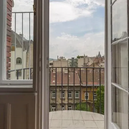 Grand Luxury On The Broadway W Jacuzzi Apartment Budapest